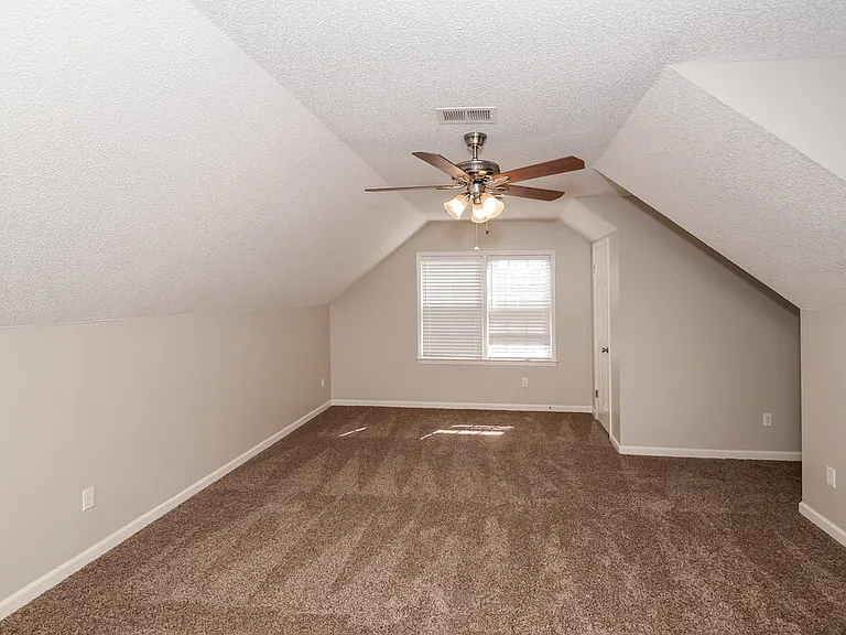 120 Shelley Renee Ln — Photo 8