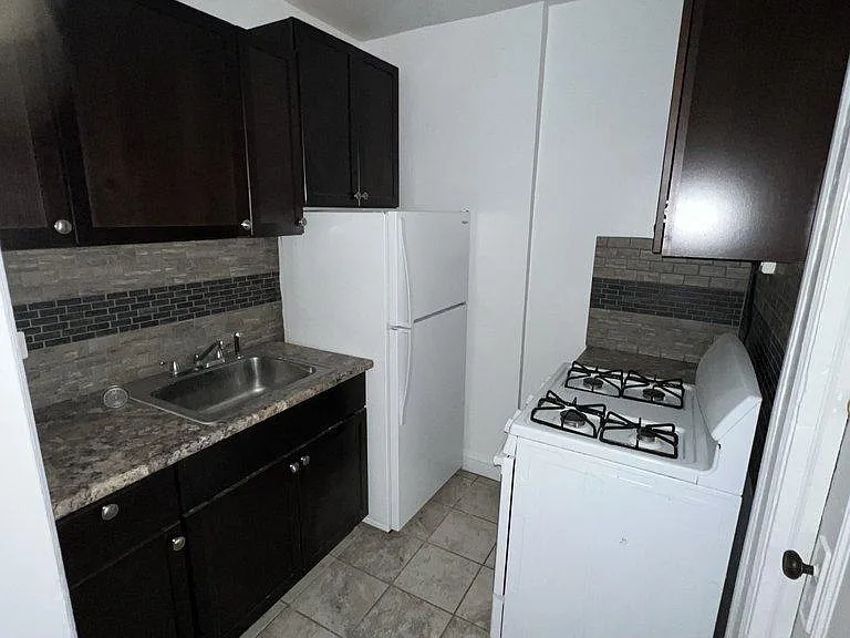 1369 W Estes Ave #1H — Photo 6