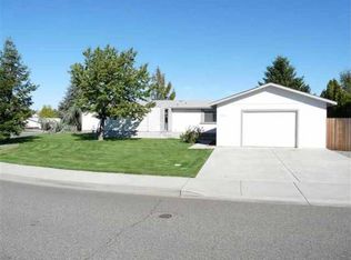 8530 W Yellowstone Ave, Kennewick, WA 99336
