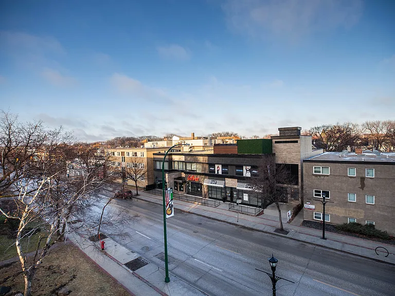800 Corydon Ave — Photo 33