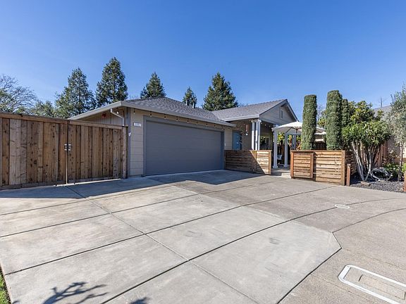 2nd image of 1551 Philip Drive