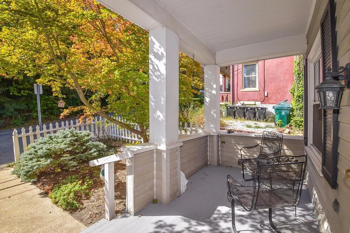 2 bed, 1869 sqft, $2,800 — Photo 1