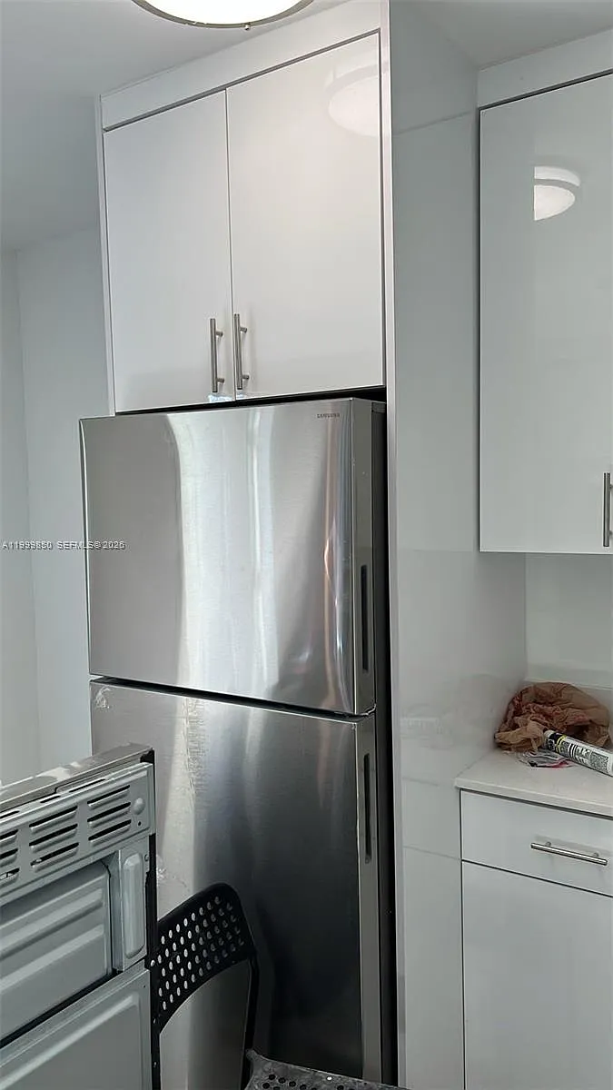 Photo 2 of 18 - 615 NE 3rd St #2 - Hallandale Beach, FL Building Photo - 615 NE 3rd St #2