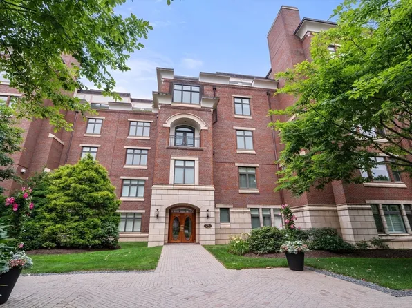 120 Seaver St #U-c401, Brookline, MA 02445