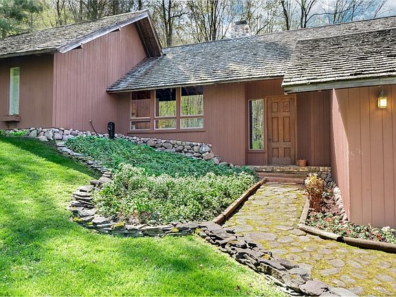 5th image of 282 Delside Dr