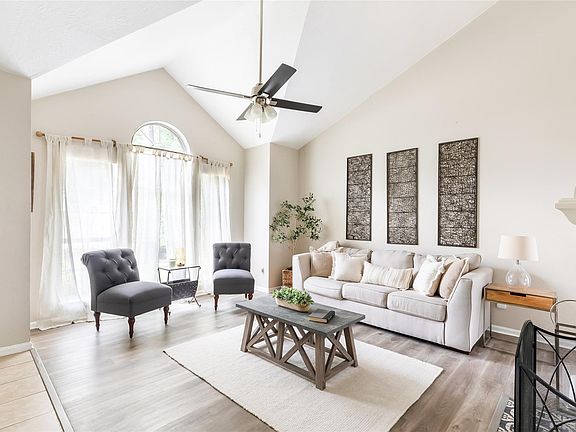 3rd image of 4922 Dobbin Springs Ln