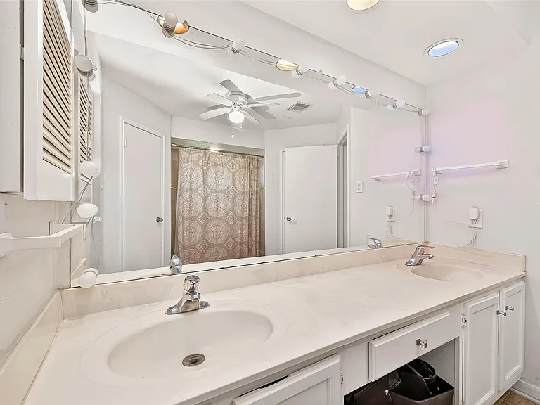 15343 Meadow Village Dr — Photo 10