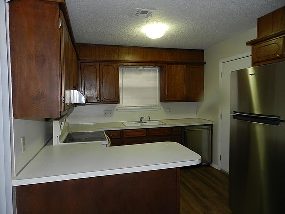 2nd image of 4710 SE Sunnymeade Dr