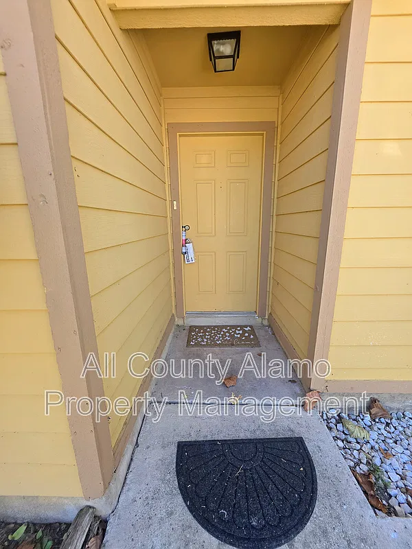 3 bed, 2.0 bath, 1002 sqft, $1,495 — Photo 4