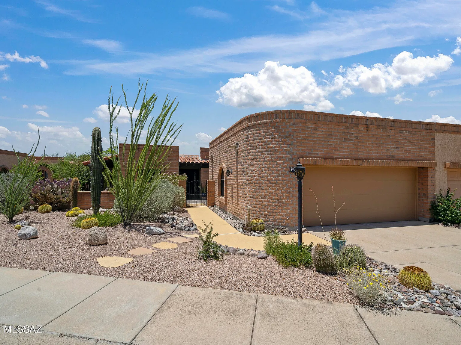 3 bed, 2.5 bath, 1977 sqft, $3,000 — Photo 3