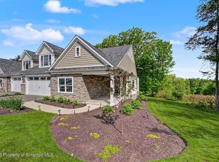 217 Oak Hill Cir, Clarks Summit, PA 18411