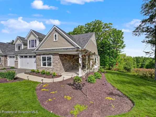 217 Oak Hill Cir, Clarks Summit, PA 18411