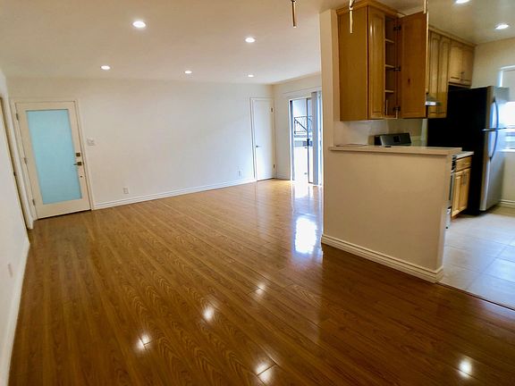 3rd image of 811 N Alfred St APT 5