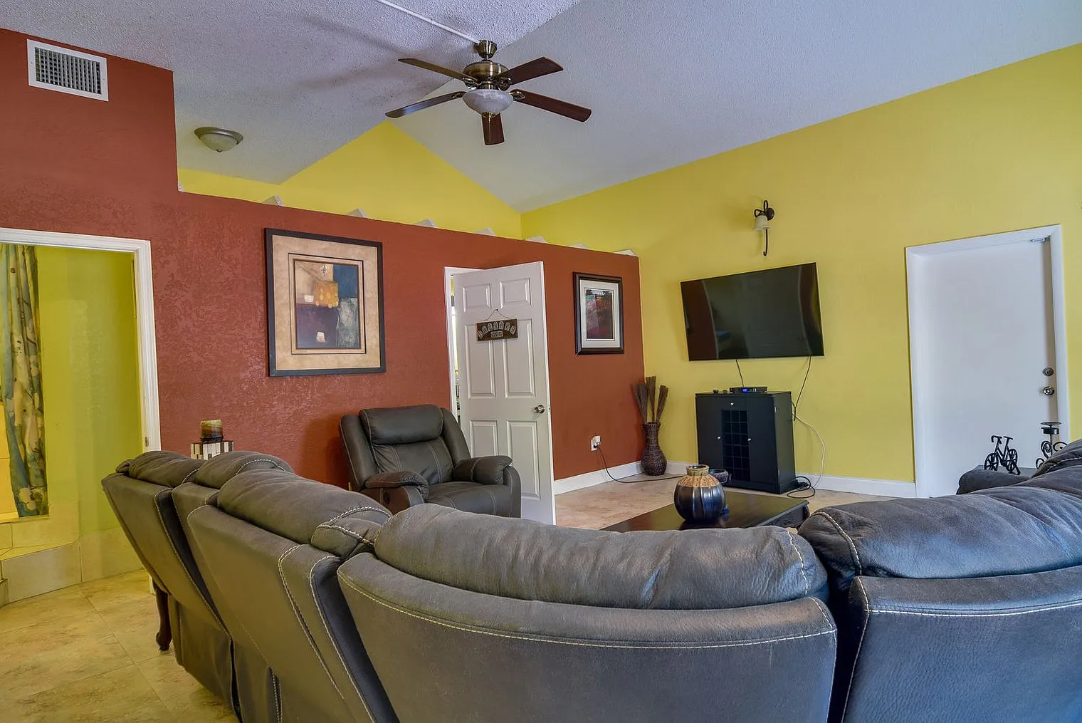 2 bed, 2.0 bath, 1894 sqft, $3,290 — Photo 3