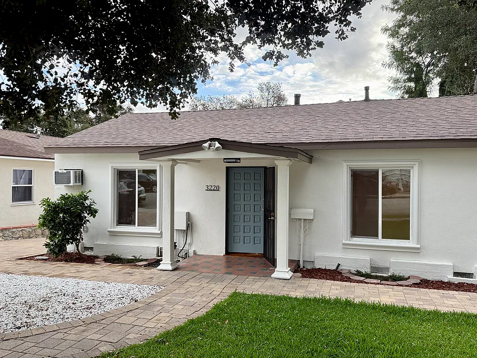 3220 Montrose Ave