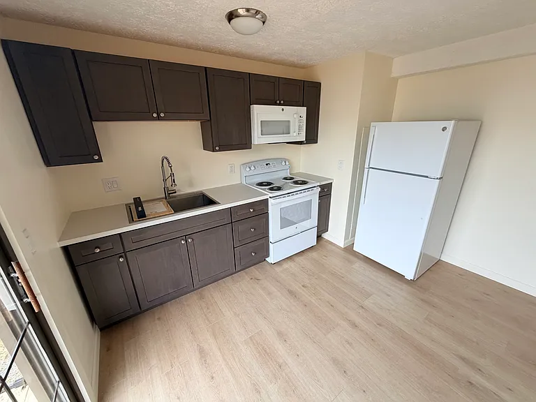 10 Penwood Dr #5 — Photo 5