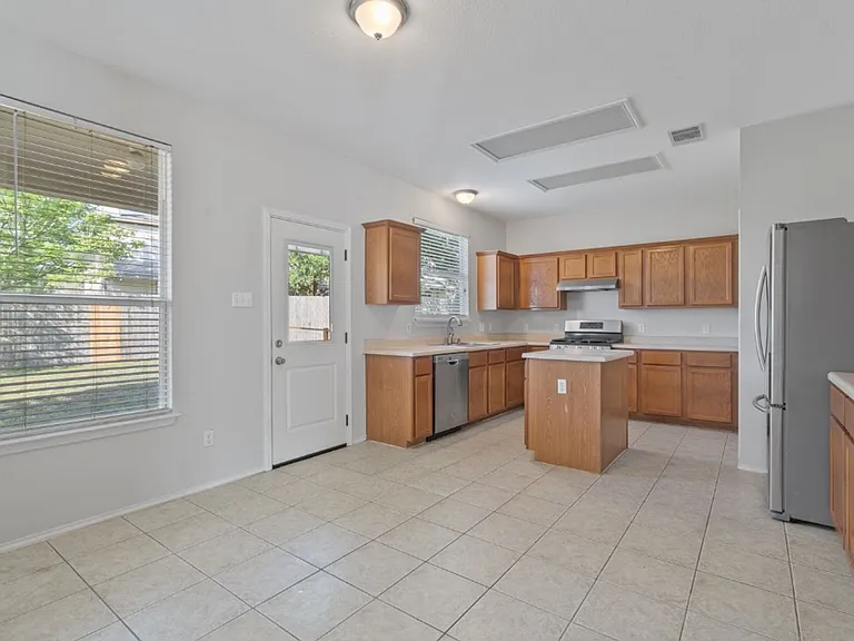 120 Brazos Ln — Photo 8