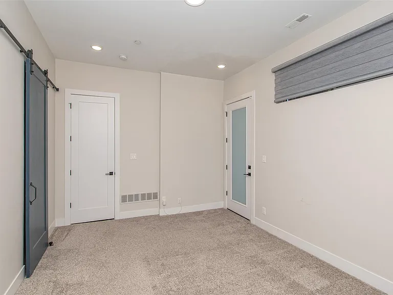 4530 Commonwealth St #1 — Photo 37