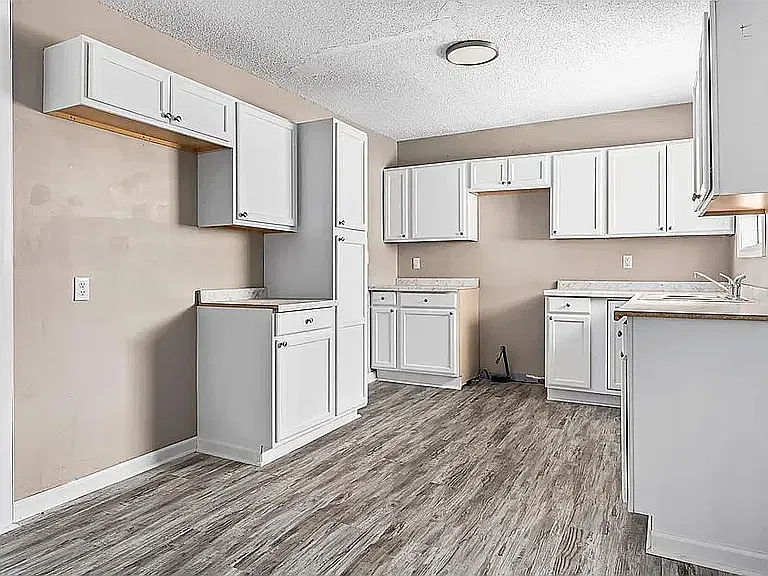 3 bed, 1326 sqft, $1,200 — Photo 2