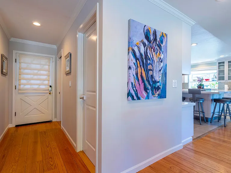 40 Cushing Ave — Photo 5