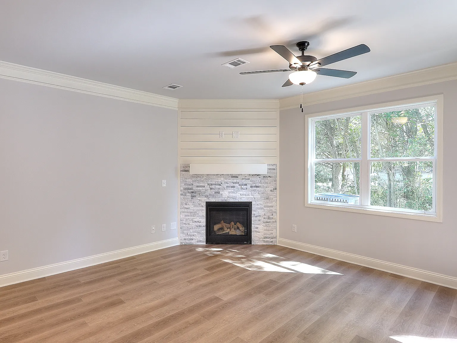 3 bed, 2.5 bath, 1660 sqft, $2,200 — Photo 3