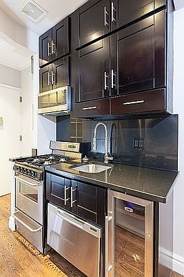 2nd image of 134 Orchard St APT 6