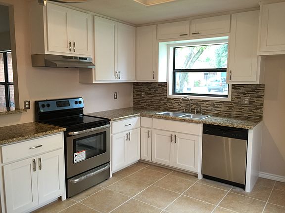 4th image of 3005 La Vista Ave