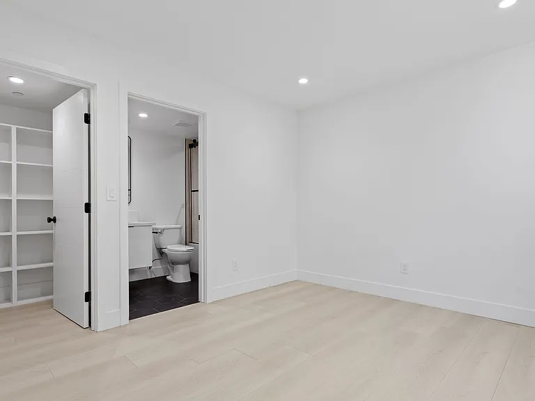 1815 Barry Ave — Photo 11