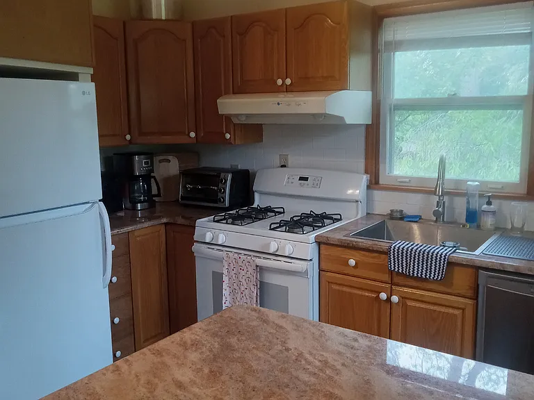 Vineyard Ave — Photo 5