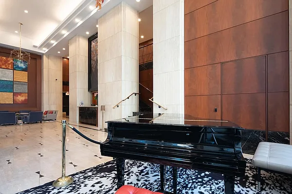 Rented by Greystar | media 10