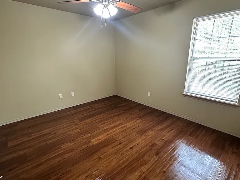 877 Meadowlands Dr — Photo 7