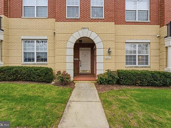 3rd image of 43605 McDowell Sq