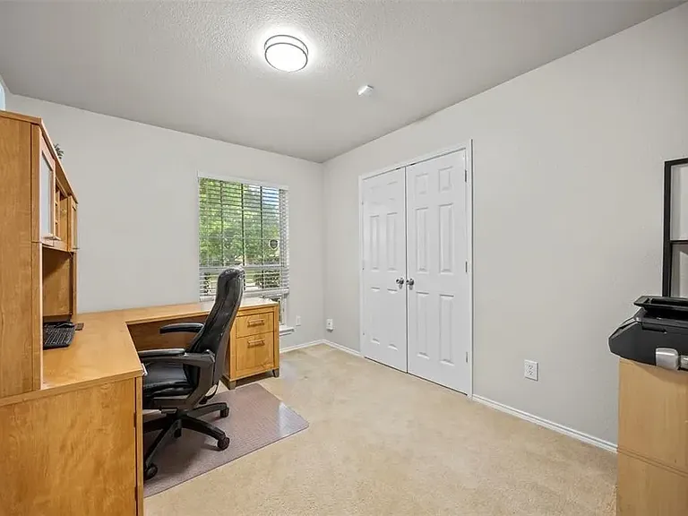 128 Jennings Dr — Photo 16