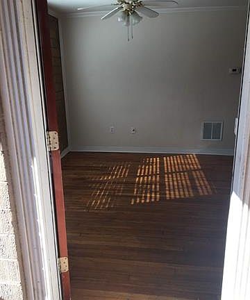 2nd image of 303 W Hickory St #B