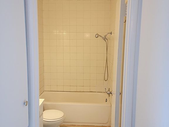 5th image of 387 Sidney Court