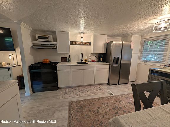 5th image of 40 Huntington Drive