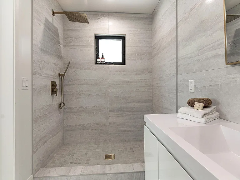 622 N Gardner St — Photo 22