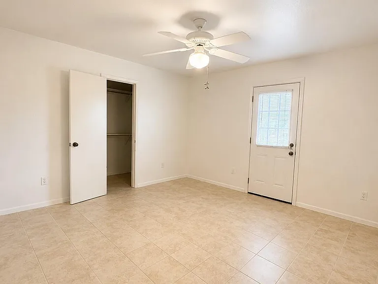 9011 Tavenor Ln — Photo 9