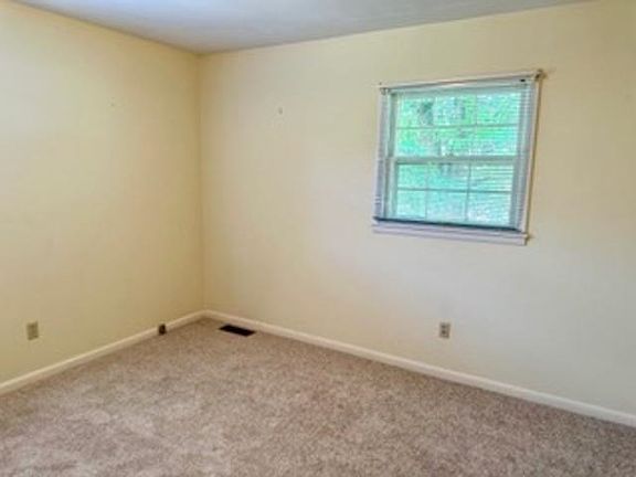 4th image of 2122 Hixon Ave