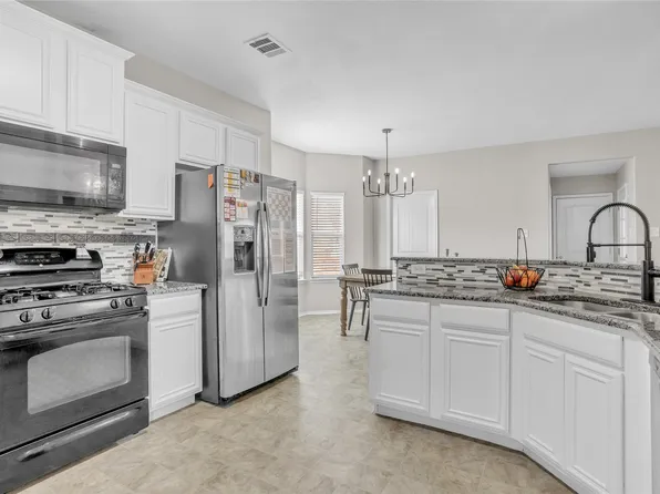 1061 Hidden Lakes Way, Rockwall, TX 75087