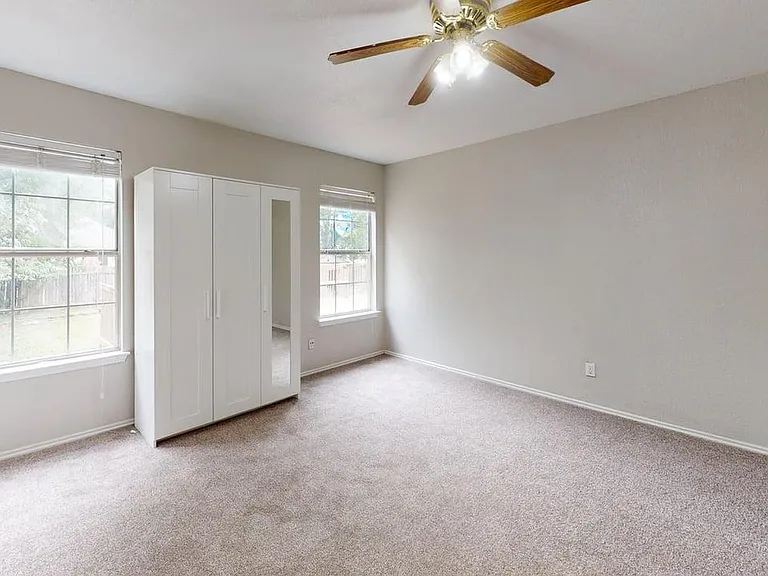 12401 Uttimer Ln — Photo 9
