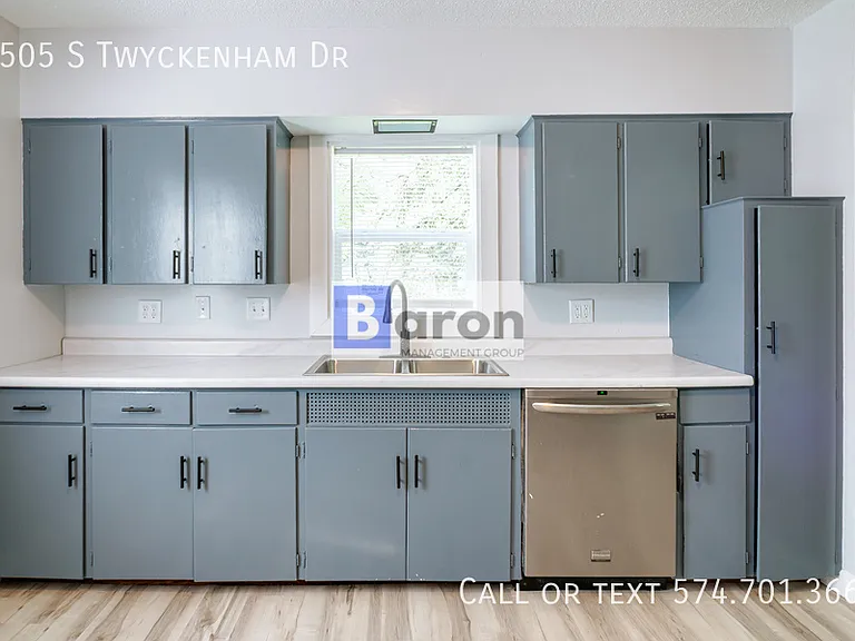 2505 S Twyckenham Dr — Photo 9
