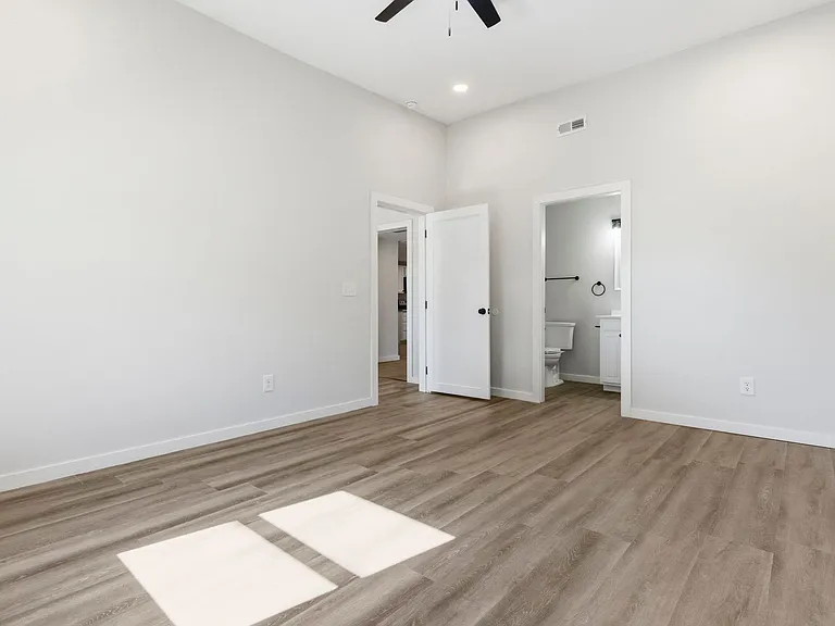 1339 E Division St — Photo 13