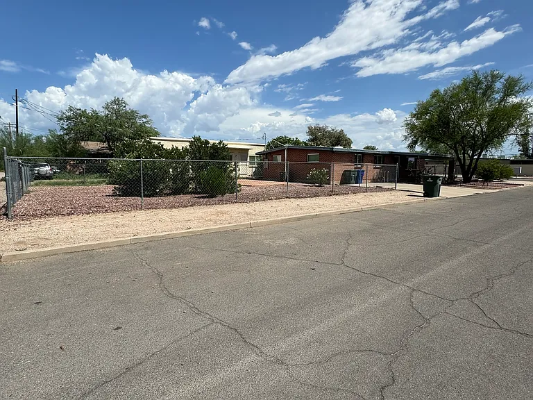 1803 E Miles St — Photo 3