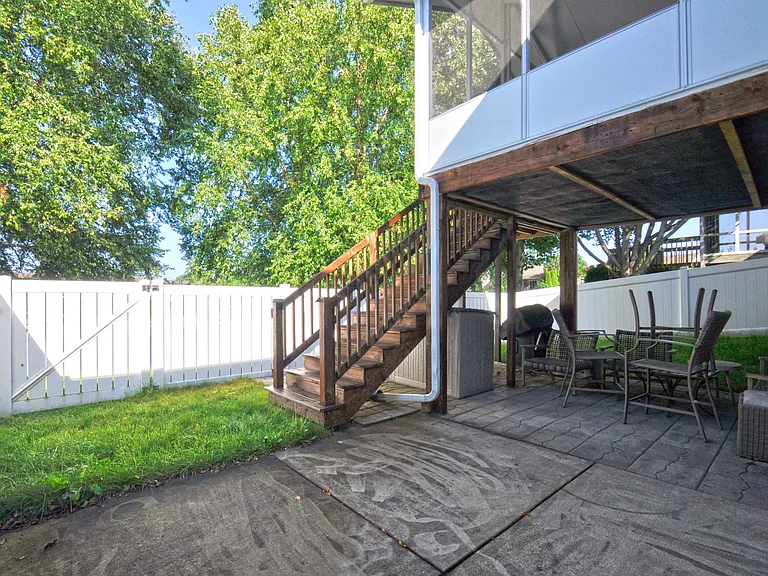 6021 Cottage Cir — Photo 37