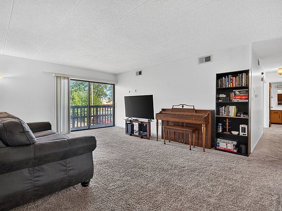 4th image of 1620 Richmond Cir Unit 205