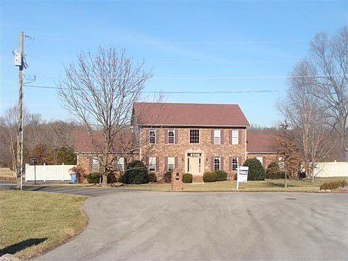 2nd image of 105 Tanbark St
