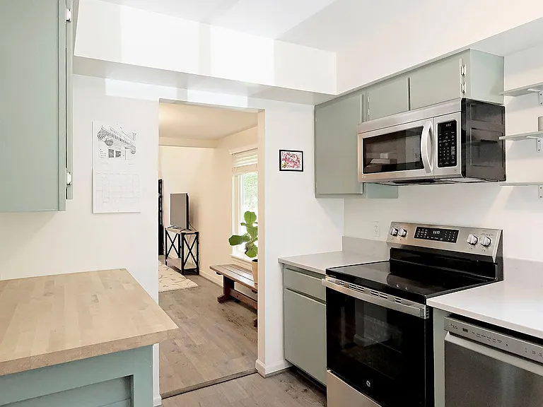 976 Sutton Ct — Photo 4