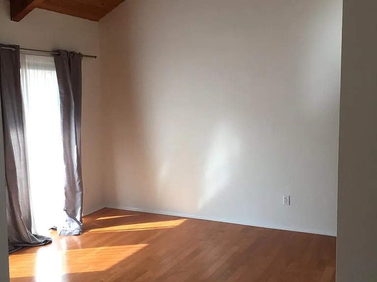 1655 Greenfield Ave #11 — Photo 6