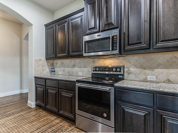 4th image of 2104 Burke Dr